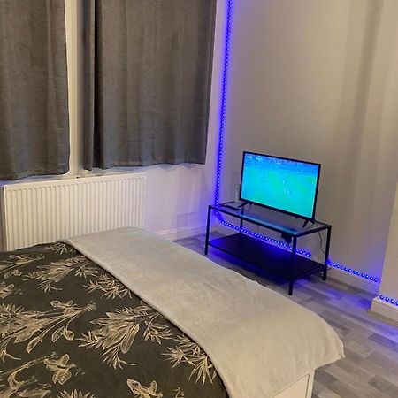 Cosy 1 Bedroom Apartment Лондон Экстерьер фото